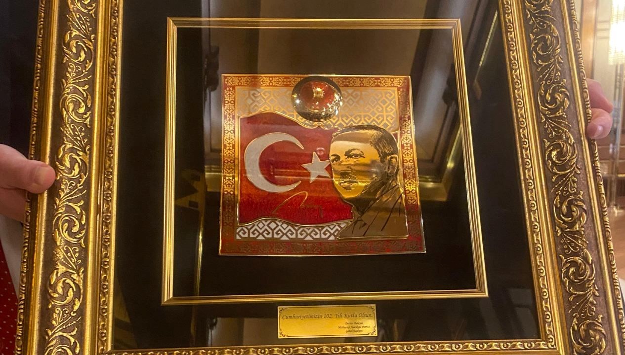 devlet bahceliden cumhurbaskani erdogana 102 yil hediyesi UevzZqer.jpg