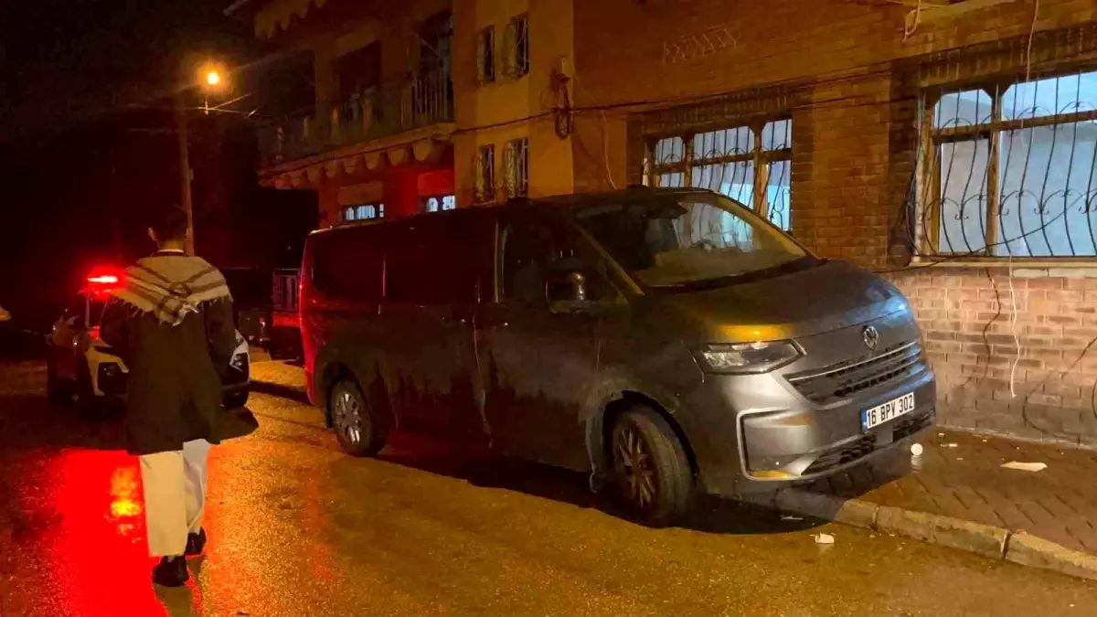 eskisehirde dur ihtarina uymayan minibus terk edildi CkA1ihDx.jpg
