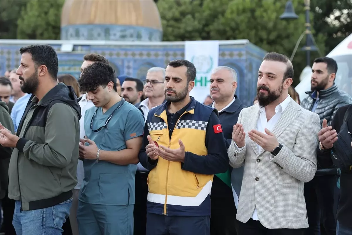 mardinde saglikcilar gazze icin ayakta programi duzenlendi du4gNSPr.jpg