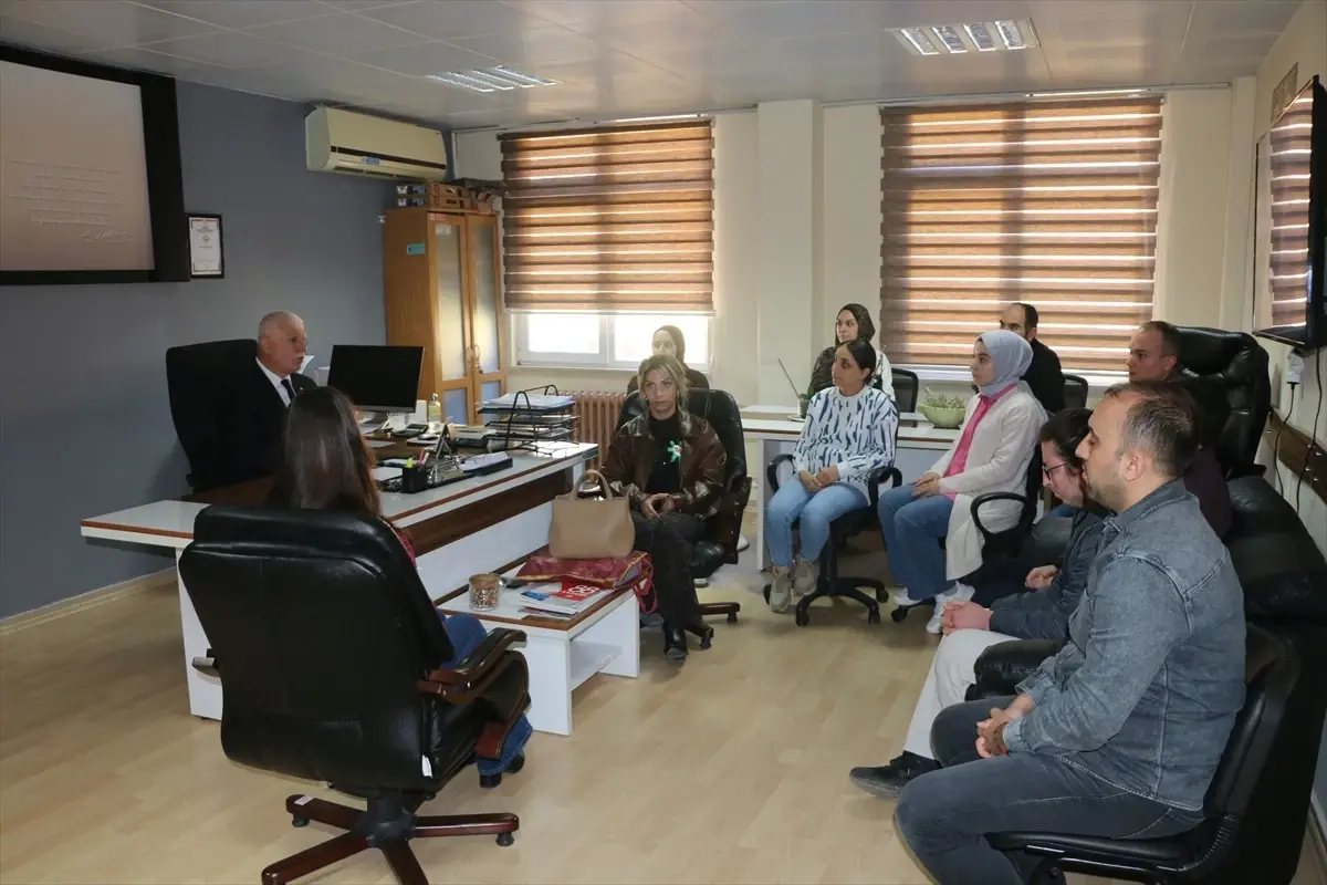 rehberlik ve arastirma merkezine ziyaret 47TVHiBU.jpg