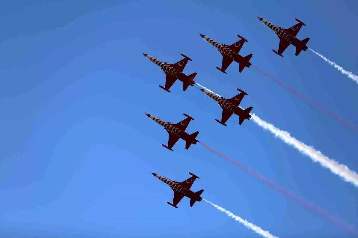 turk yildizlari bandirmada unutulmaz gosteri duzenledi 8DKXUSKG.jpg