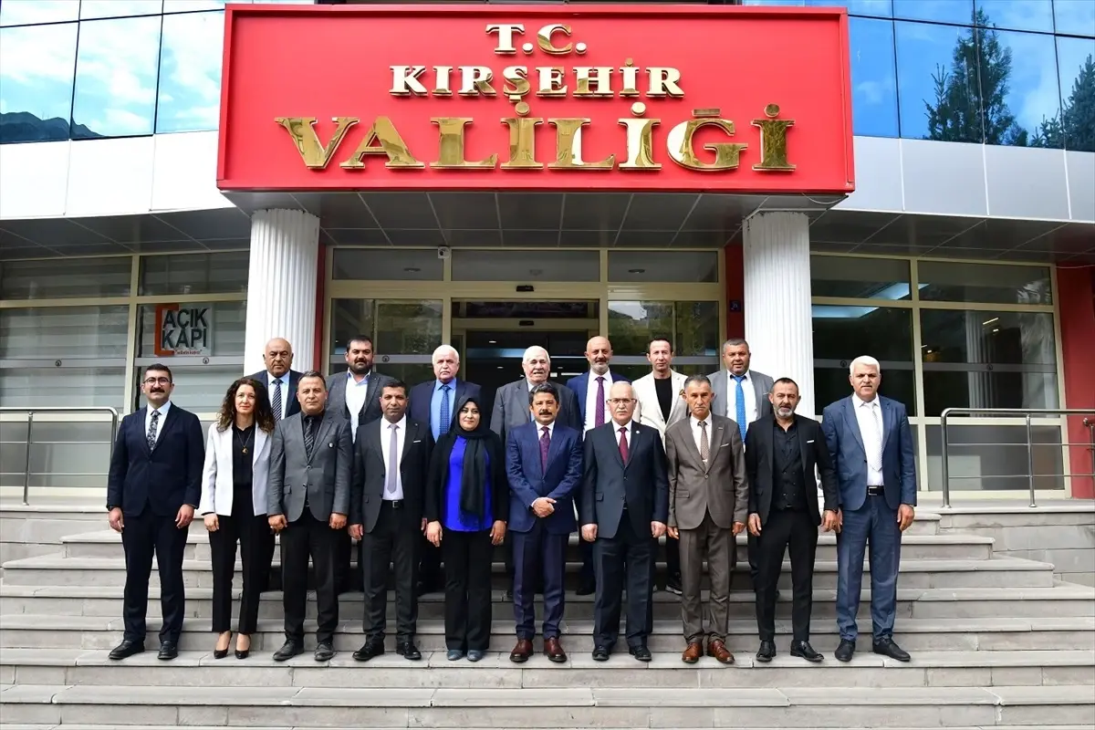 vali demiryurek muhtarlarla bulustu IOFEj5lj.jpg
