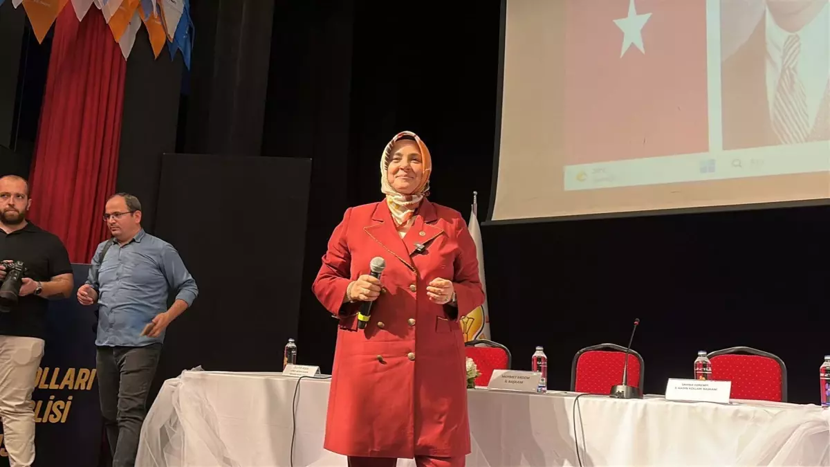 ak parti genel merkez kadin kollari baskani ercan artik tum dunyanin lideri olan bir cumhurbaskanimiz var jySagMaB.jpg